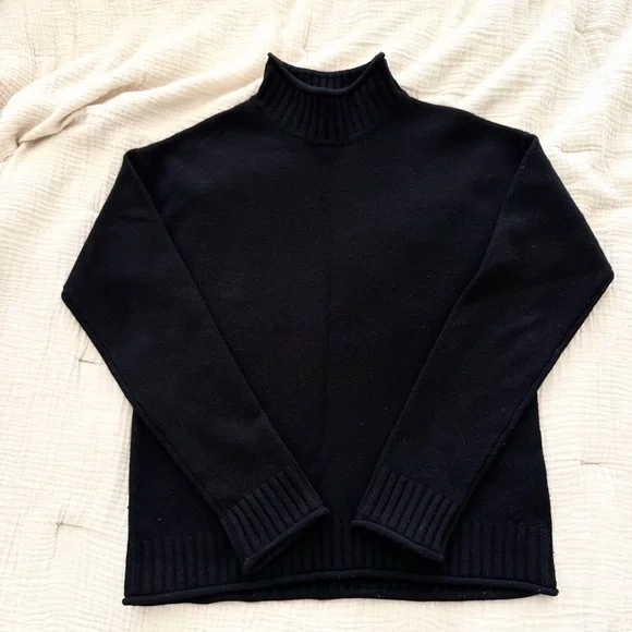 LEVI’S Women’s Black Turtleneck Sweater - Picture 1 of 4